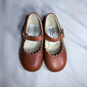 Zimmerman Girls' Scalloped Mary Janes in Brown Leather